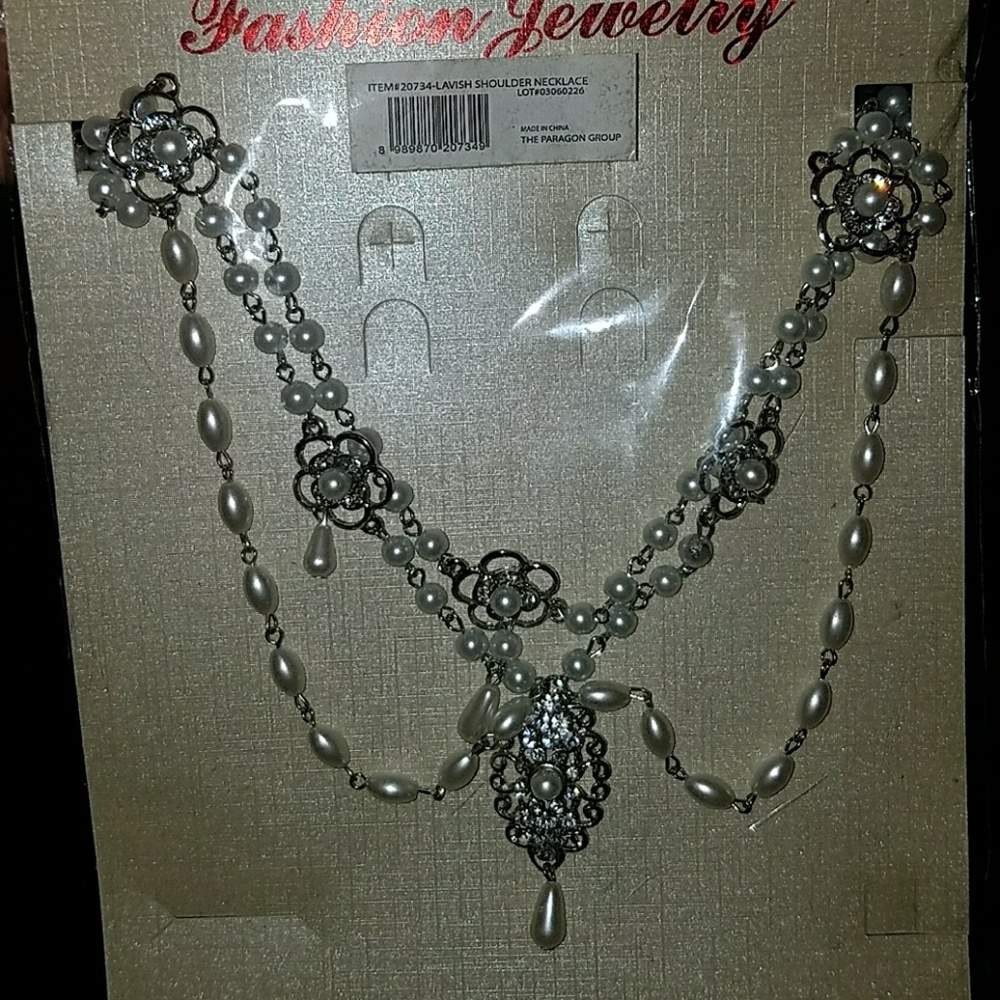 Lavish shoulder necklace